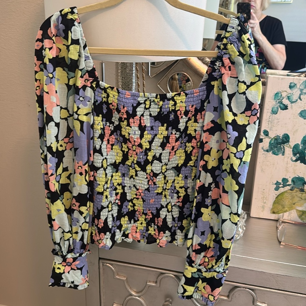 FREE PEOPLE Floral puff sleeve crop top, Size Large FREE SHIP